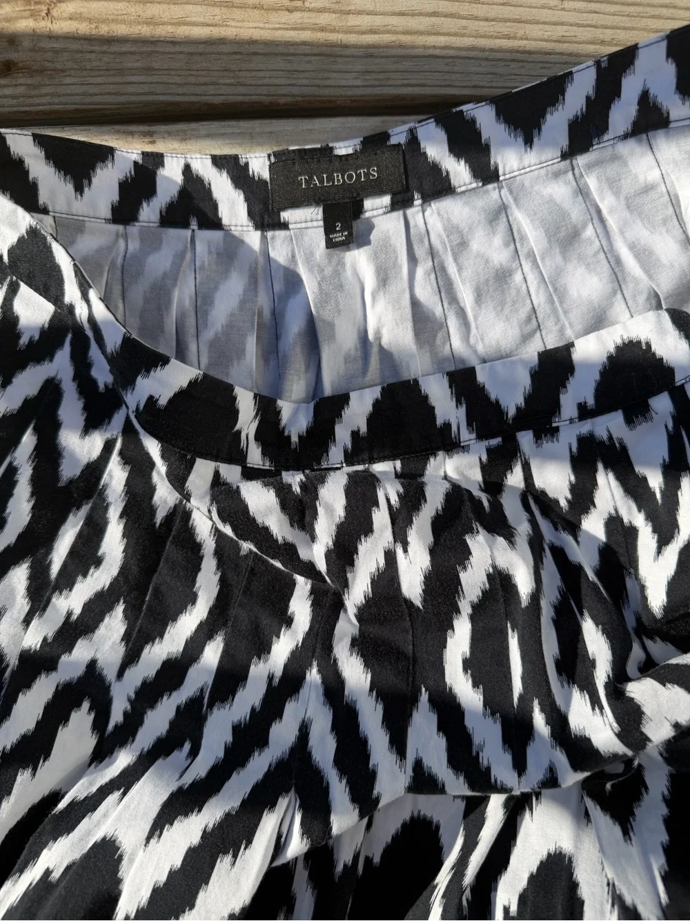 Talbots Black White Ikat‎ Print Pleated A-Line Skirt Size 2